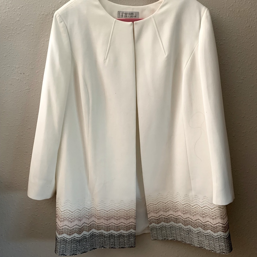 Tahari lightweight topper jacket. The coat is a staple, day or night. Size 20w